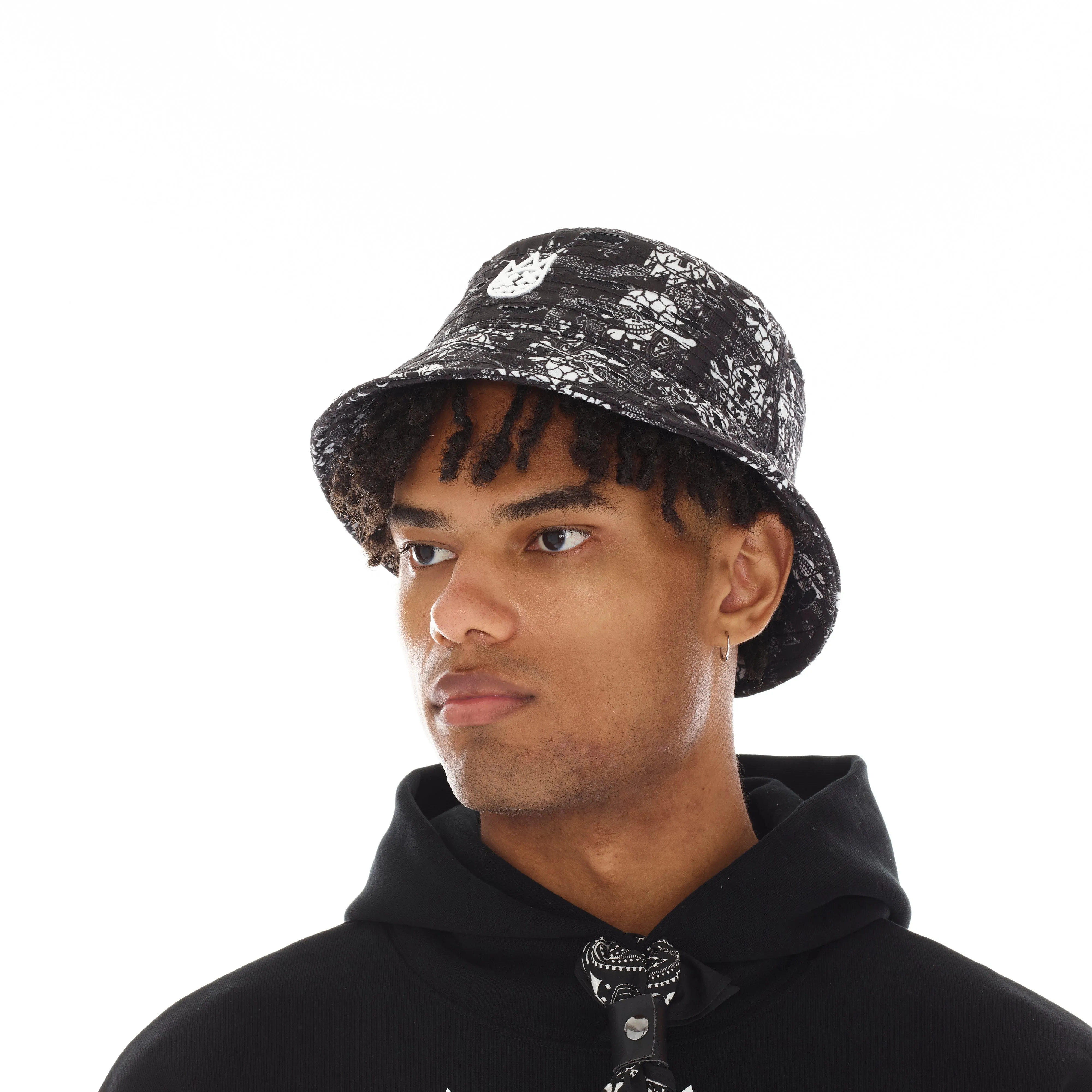 PAISLEY BUCKET HAT IN BLACK PAISLEY